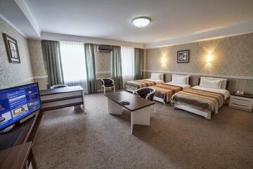Фото номера Трехместный номер «Комфорт» Отель Hotel Orto Asia г. Ош 4