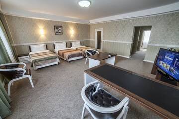 Фото номера Трехместный номер «Комфорт» Отель Hotel Orto Asia г. Ош 5