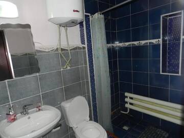 Фото номера Двухместный номер с 2 отдельными кроватями Гостевой дом Eco House г. Ош 12