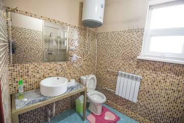 Фото номера Двухместный номер с 2 отдельными кроватями Гостевой дом Eco House г. Ош 16