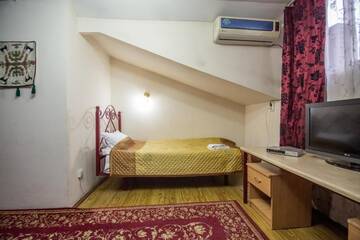 Фото номера Двухместный номер с 2 отдельными кроватями Гостевой дом Eco House г. Ош 20