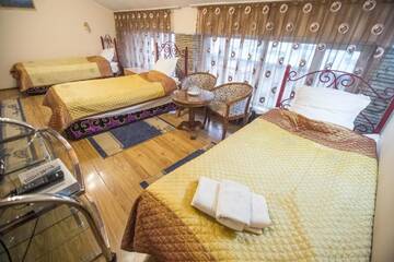 Фото номера Стандартный трехместный номер Гостевой дом Eco House г. Ош 10