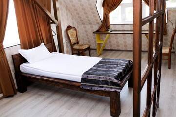 Фото номера Стандартный трехместный номер Гостевой дом Eco House г. Ош 7