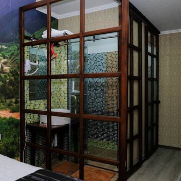 Фото номера Улучшенный двухместный номер с 1 кроватью Гостевой дом Eco House г. Ош 7