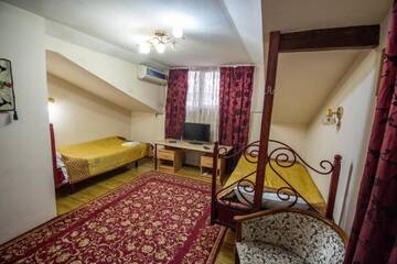 Фото номера Двухместный номер с 2 отдельными кроватями Гостевой дом Eco House г. Ош 5
