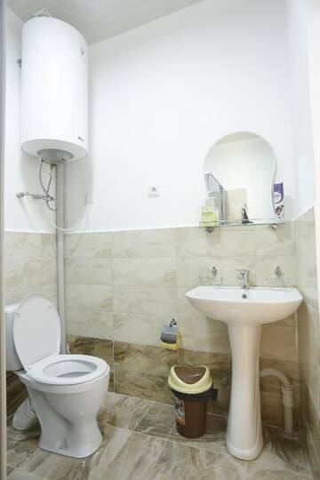 Фото номера Бюджетный трехместный номер Загородные дома TES Hotel г. Ош 3