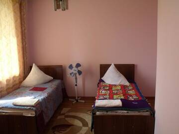 Фото номера Двухместный номер с 2 отдельными кроватями Хостелы Hostel Visit Osh г. Ош 3