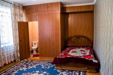 Фото номера Семейный номер с ванной комнатой Гостевой дом Be my guest г. Ош 4