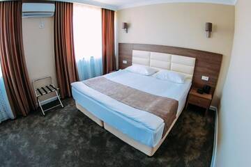 Фото номера Двухместный номер с 1 кроватью Отель Osh Grand Hotel Chavo г. Ош 3