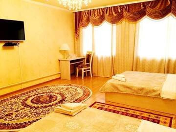 Фото номера Улучшенный семейный номер Отели типа «постель и завтрак» Astoria B&amp;B г. Ош 5