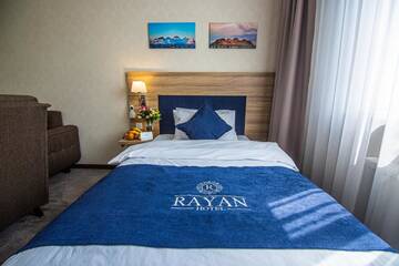 Фото номера Двухместный номер с 2 отдельными кроватями Отель Rayan Hotel г. Ош 3