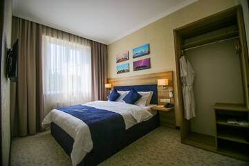 Фото номера Двухместный номер Делюкс с 1 кроватью Отель Rayan Hotel г. Ош 3