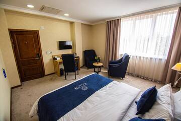 Фото номера Двухместный номер с 1 кроватью Отель Rayan Hotel г. Ош 3