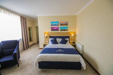 Фото номера Двухместный номер с 1 кроватью Отель Rayan Hotel г. Ош 4
