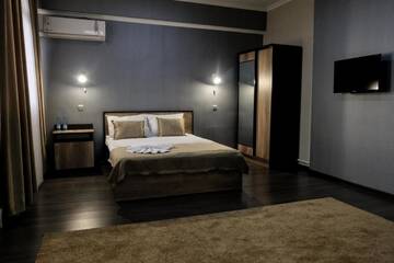 Фото номера Большой двухместный номер с 1 кроватью Отель ORIENT г. Ош 3
