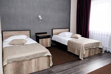 Фото номера Двухместный номер с 2 отдельными кроватями и душем Отель ORIENT г. Ош 4
