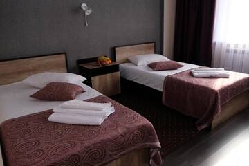 Фото номера Двухместный номер с 2 отдельными кроватями и душем Отель ORIENT г. Ош 2