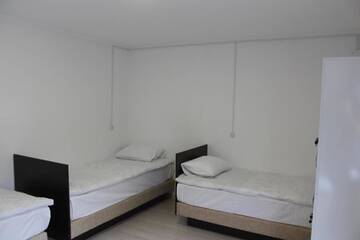 Фото номера Кровать в общем 4-местном номере для мужчин и женщин Хостелы Park Hostel Osh г. Ош 8