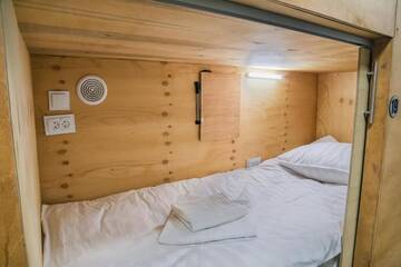 Фото номера Одноместный номер Капсульные отели CAPSULE Hotel г. Ош 33